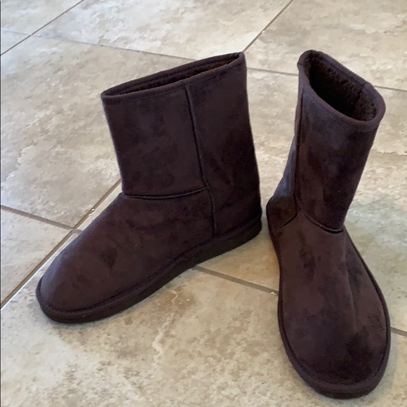 Boots - Picture 4 of 5